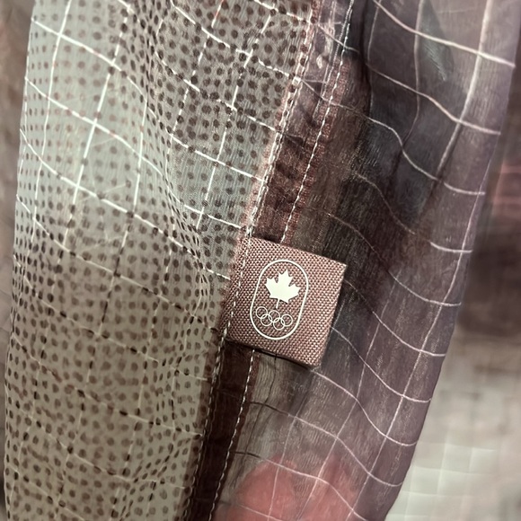 Lululemon NWT Translucent Hooded Jacket CANADA EXCLUSIVE - Picture 12 of 16